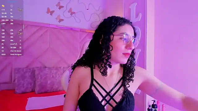 DemiJones  online show from November 19, 2025, 3:50 am