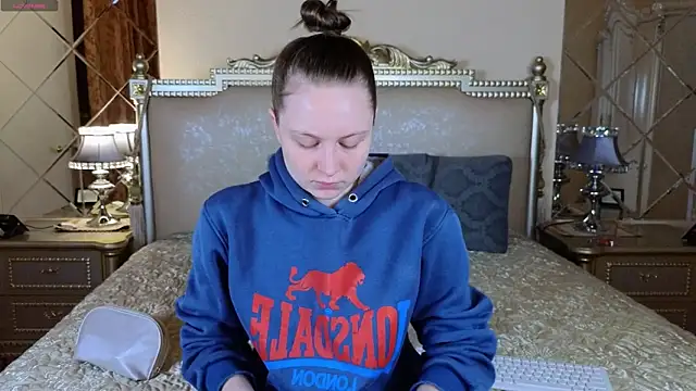 HolyBabyDoll online show from November 28, 2025, 12:05 pm