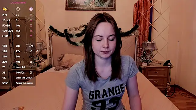 HolyBabyDoll online show from December 18, 2025, 11:47 am