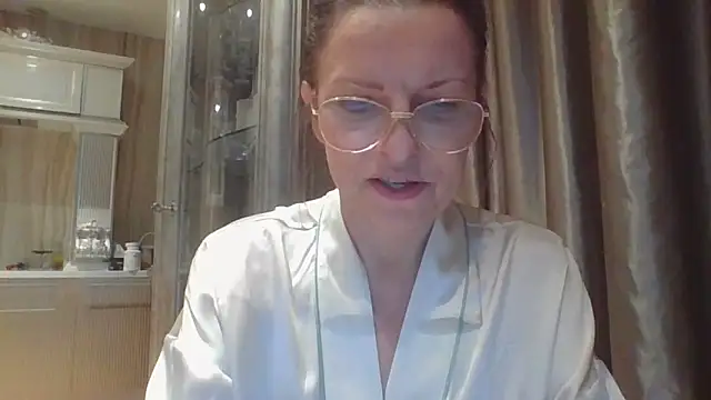 Snapshot of Eva_Glad chatting on November 7, 2025, 8:19 am Eva Glad online show from November 7, 2025, 8:19 am