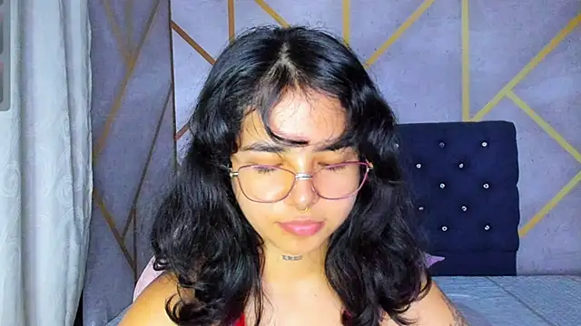 Snapshot of _vaiolet_owo chatting on February 21, 2026, 7:43 am vaiolet owo online show from February 21, 2026, 7:43 am