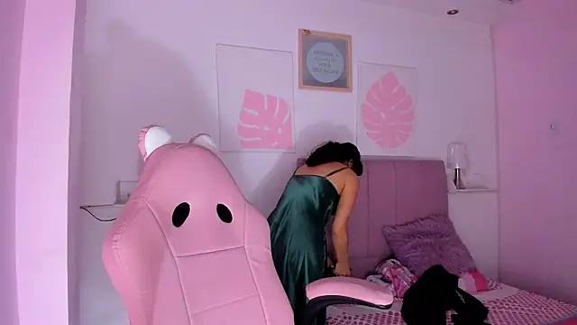  vaiolet owo online show from December 18, 2025, 5:34 am