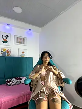  vaiolet owo online show from November 15, 2025, 5:44 am