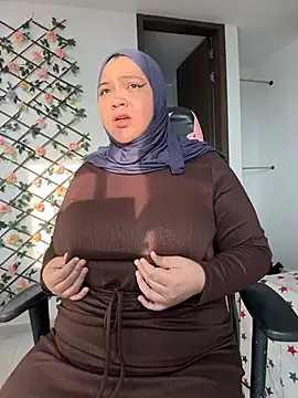 Snapshot of sweetmuslim01 chatting on March 22, 2025, 10:04 pm sweetmuslim01 online show from March 22, 2025, 10:04 pm