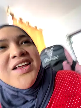 Snapshot of sweetmuslim01 chatting on October 13, 2025, 4:52 pm sweetmuslim01 online show from October 13, 2025, 4:52 pm