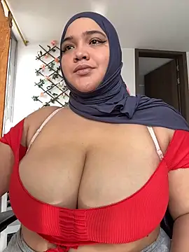 Snapshot of sweetmuslim01 chatting on March 14, 2025, 8:38 pm sweetmuslim01 online show from March 14, 2025, 8:38 pm