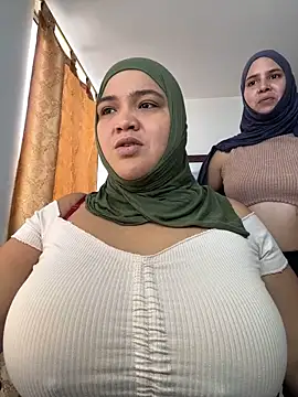 Snapshot of sweetmuslim01 chatting on October 17, 2025, 4:31 pm sweetmuslim01 online show from October 17, 2025, 4:31 pm