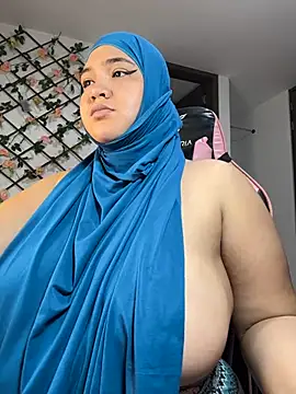 Snapshot of sweetmuslim01 chatting on March 18, 2025, 12:19 am sweetmuslim01 online show from March 18, 2025, 12:19 am