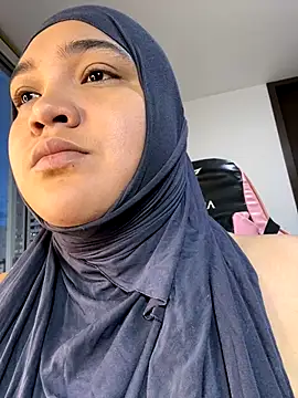 Snapshot of sweetmuslim01 chatting on September 10, 2025, 11:04 pm sweetmuslim01 online show from September 10, 2025, 11:04 pm