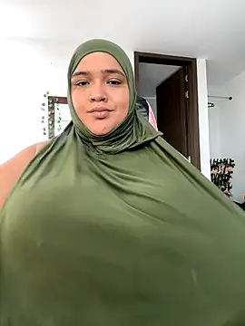 Snapshot of sweetmuslim01 chatting on October 10, 2025, 5:03 pm sweetmuslim01 online show from October 10, 2025, 5:03 pm