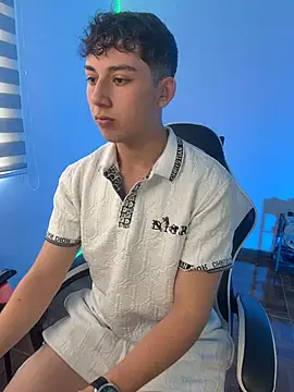 Snapshot of oliveer__kyy chatting on November 6, 2025, 8:13 pm oliveer kyy online show from November 6, 2025, 8:13 pm