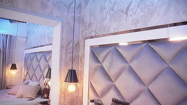 crystal gilton online show from February 28, 2026, 7:02 pm