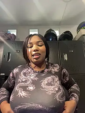 BrendaFernandez  online show from May 27, 2026, 8:49 pm