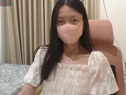 Snapshot of Lil-Cherries chatting on November 13, 2025, 4:00 pm Lil-Cherries online show from November 13, 2025, 4:00 pm