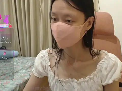 Snapshot of Lil-Cherries chatting on December 17, 2025, 12:21 pm Lil-Cherries online show from December 17, 2025, 12:21 pm