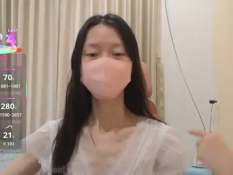 Snapshot of Lil-Cherries chatting on November 16, 2025, 3:44 am Lil-Cherries online show from November 16, 2025, 3:44 am