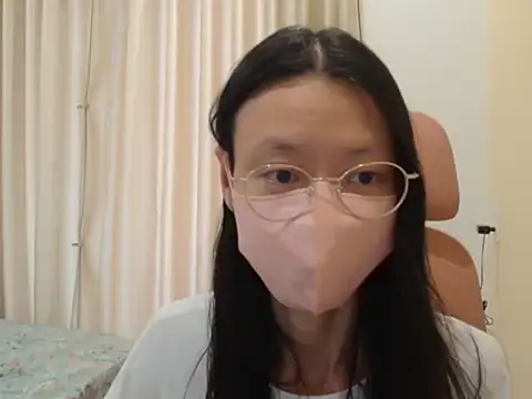 Snapshot of Lil-Cherries chatting on January 14, 2026, 5:11 am Lil-Cherries online show from January 14, 2026, 5:11 am