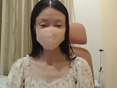 Lil-Cherries online show from April 16, 2026, 3:35 pm