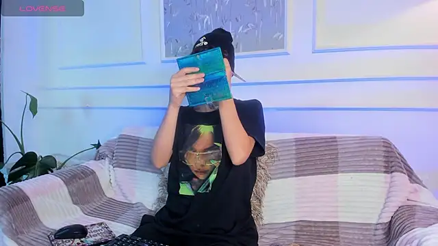 AliceMadnes online show from March 1, 2026, 12:49 pm