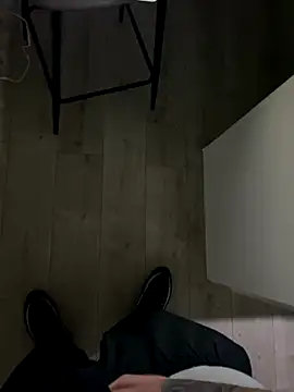 Snapshot of BigLee999 chatting on November 8, 2025, 12:47 am BigLee999 online show from November 8, 2025, 12:47 am