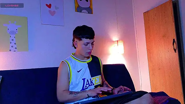 Snapshot of latiin_boy21 chatting on November 7, 2025, 5:50 pm latiin boy21 online show from November 7, 2025, 5:50 pm