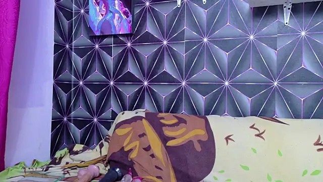 Snapshot of emilygrooe chatting on December 3, 2025, 9:25 pm emilygrooe online show from December 3, 2025, 9:25 pm