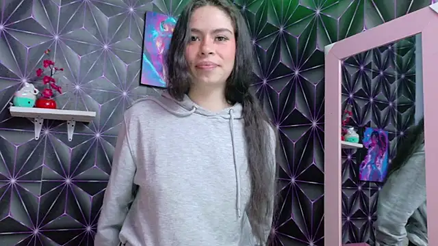 Snapshot of emilygrooe chatting on November 21, 2025, 9:36 pm emilygrooe online show from November 21, 2025, 9:36 pm