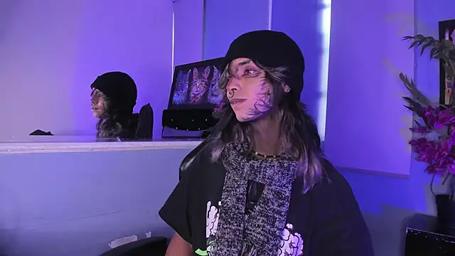 Snapshot of luxiel_ chatting on December 3, 2025, 9:36 pm luxiel online show from December 3, 2025, 9:36 pm