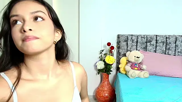  emiily pink online show from November 10, 2025, 11:59 am