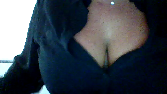 Snapshot of cleo094 chatting on November 16, 2025, 5:45 am cleo094 online show from November 16, 2025, 5:45 am