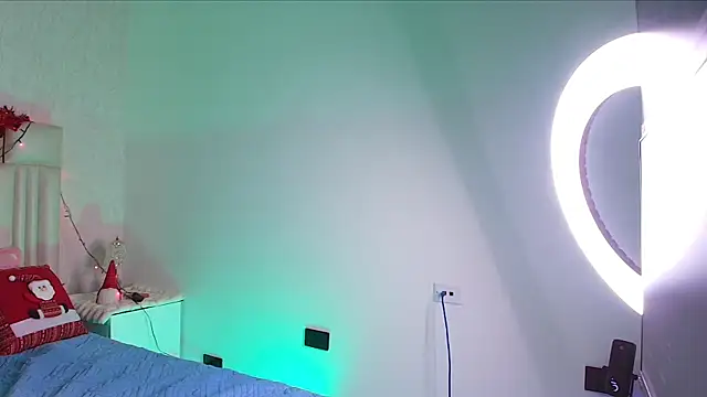 alanarose18 online show from December 1, 2025, 7:15 pm