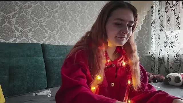 SweetLiaison online show from December 17, 2025, 6:40 am