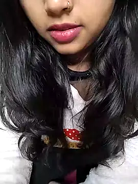 Sexy Divya   online show from January 13, 2026, 5:33 am