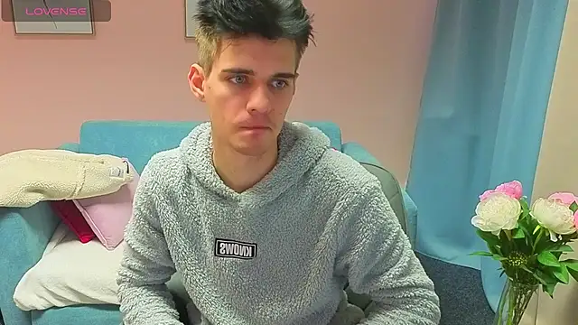 LiamMerci online show from November 9, 2025, 12:53 pm