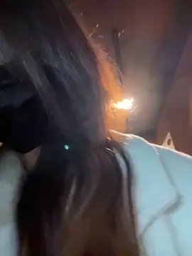 luna-sisi online show from November 8, 2025, 5:22 am