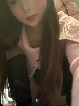 luna-sisi online show from December 5, 2025, 4:55 am