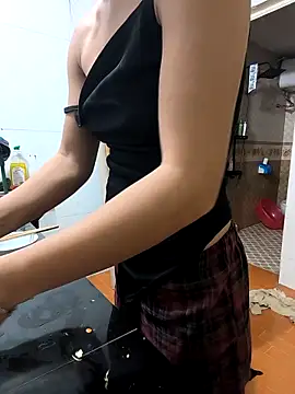 Lynly k2 online show from March 26, 2026, 11:41 am