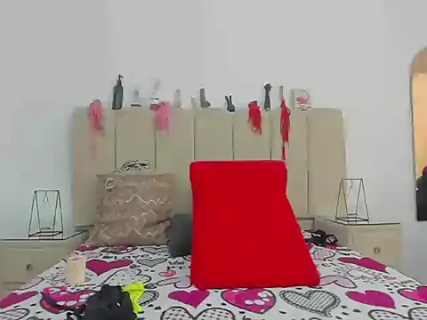 ShanellDiaz  online show from November 12, 2025, 1:15 pm