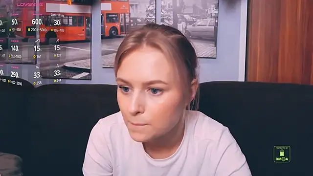 Snapshot of LunaAstra chatting on November 9, 2025, 3:49 pm LunaAstra online show from November 9, 2025, 3:49 pm