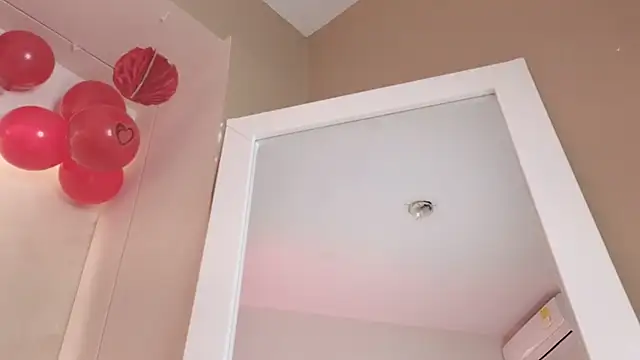 BellaRooux online show from February 18, 2026, 12:23 pm