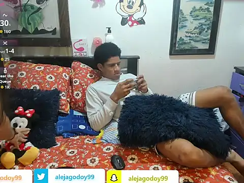 JUANBIGCOCK21CM online show from November 17, 2025, 8:02 pm