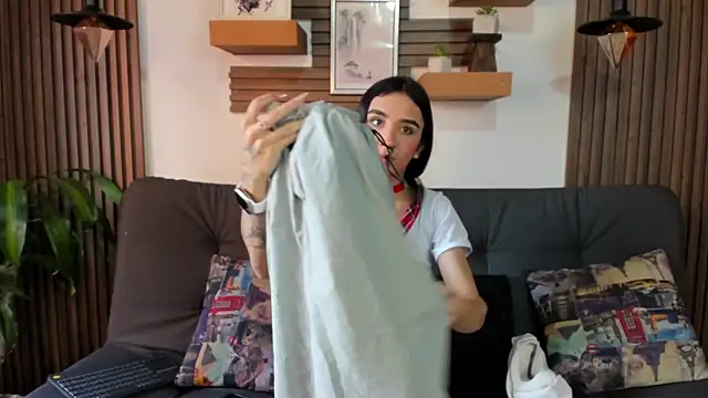 Melany 27 online show from November 11, 2025, 2:34 pm