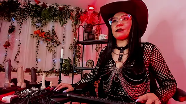 Halley Ravenn online show from April 15, 2026, 8:53 pm