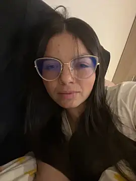 Snapshot of Mariana_Ve chatting on November 8, 2025, 3:43 am Mariana Ve online show from November 8, 2025, 3:43 am