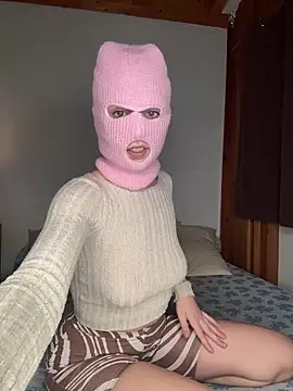 oneblackandblondeee online show from December 3, 2025, 12:55 am