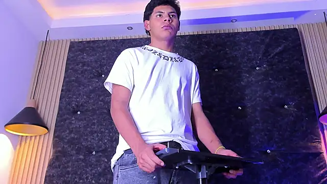 Snapshot of Tommy_bigcock19 chatting on November 9, 2025, 9:30 pm Tommy bigcock19 online show from November 9, 2025, 9:30 pm