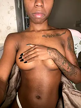 Snapshot of mayalouise chatting on November 8, 2025, 2:26 am mayalouise online show from November 8, 2025, 2:26 am