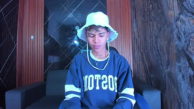 Timmy Kiing  online show from November 24, 2025, 8:31 pm