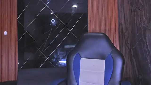 Timmy Kiing  online show from November 22, 2025, 8:40 pm