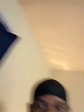 Snapshot of CrookedBeaut chatting on November 9, 2025, 2:04 am CrookedBeaut online show from November 9, 2025, 2:04 am